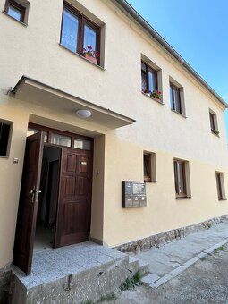 Nově zrenovovaný byt 1+1, ca. 48 m², v prvním patře domu na 