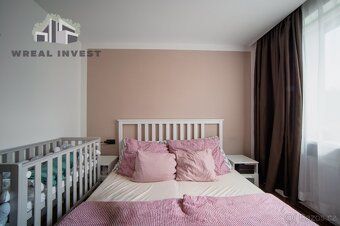 Nabízíme k prodeji prostorný a kompletně zrekonstruovaný byt