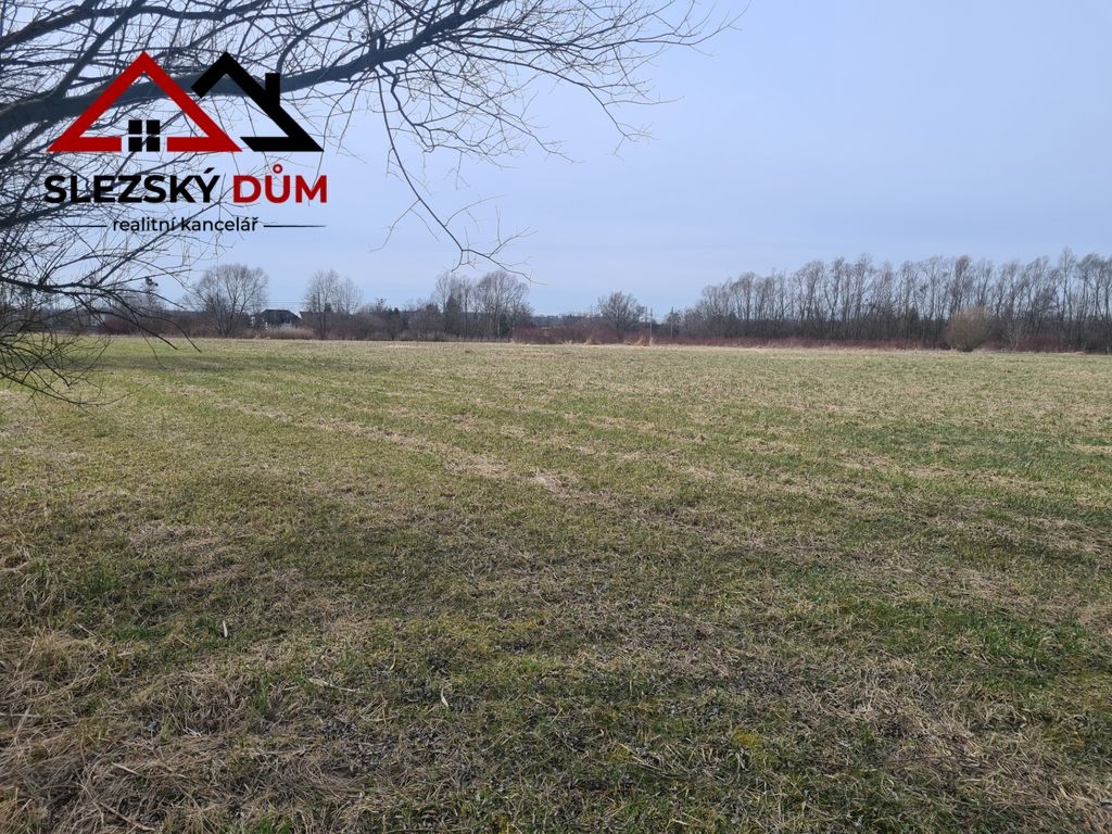 Nabízím Vám ke koupi rovinatý pozemek o výměře 7.680m2 určen