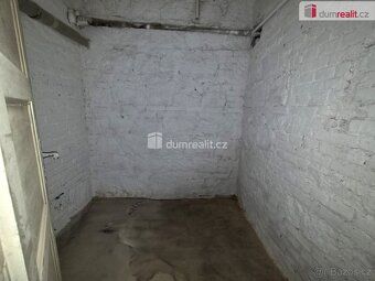 Komerční prostor 228 m2. Vlastní vstup z ulice do bytu (55 m