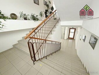 Realitní kancelář Vám nabízí k pronájmu volné kancelářské pr