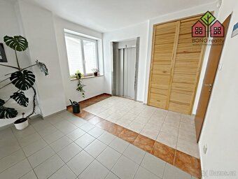 Realitní kancelář Vám nabízí k pronájmu volné kancelářské pr