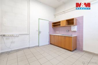 Nabízíme Vám k prodeji obchodní objekt s celkovou užitnou pl