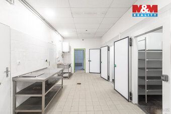 Nabízíme Vám k prodeji obchodní objekt s celkovou užitnou pl