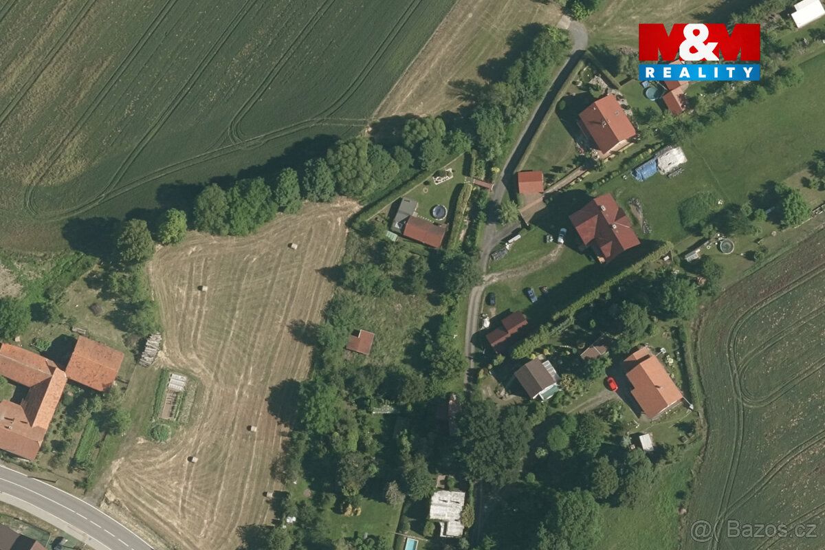 Nabízíme k prodeji pozemek k bydlení o rozloze 1422 m² nachá