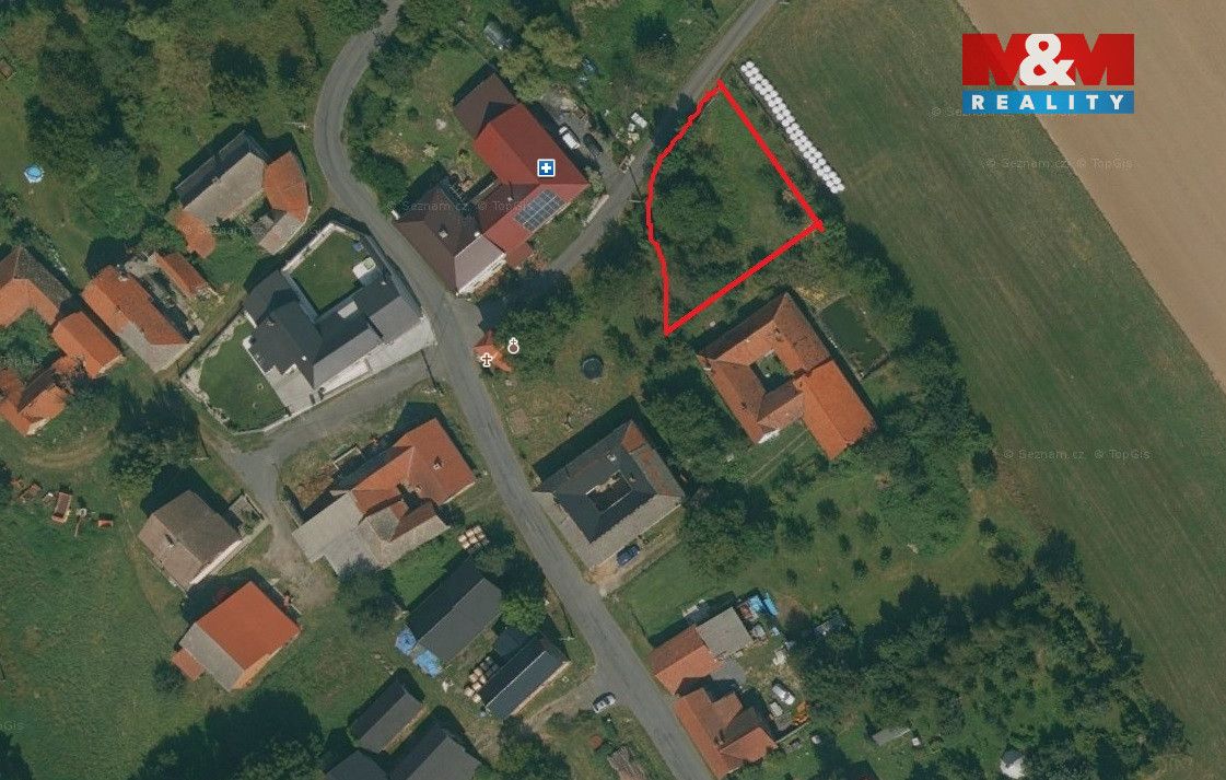 Nabízíme k prodeji pozemek o rozloze 696 m² v klidné části o
