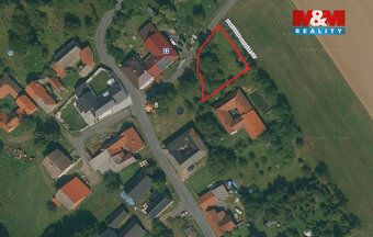 Nabízíme k prodeji pozemek o rozloze 696 m² v klidné části o
