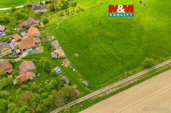 Nabízíme k prodeji pozemek o rozloze 696 m² v klidné části o