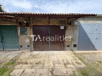 Nabízím k prodeji prostornou garáž o velikosti 27 m² v osobn
