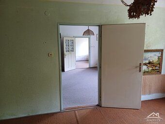 Rodinný dům 3+1 s uzavřenám dvorem, zahradou s ovocnými stro
