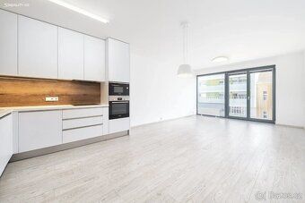 Nabízíme k pronájmu elegantní a světlý byt o dispozici 3+kk 