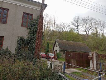 Prodám patrový dům. Patro 6+1 (penzion), místnost s krbovými
