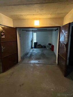 Nabízím ke svému pronájmu prostornou garáž o výměře 18 m², n