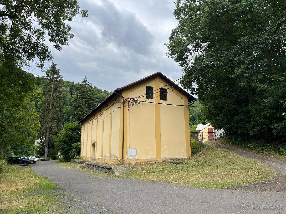 samostatná budova, přístup z místní komunikace, plocha 224m2