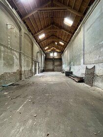 samostatná budova, přístup z místní komunikace, plocha 224m2