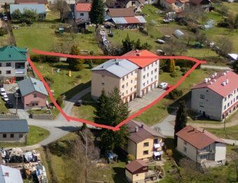 Nadstandardní byt 3+1, velká garáž přímo v domě +úložné pros