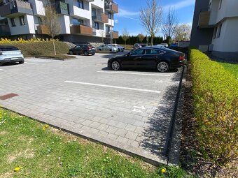 Naše společnost Vám zprostředkuje pronájem parkovacího stání