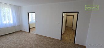 Pronájem panelového bytu o dispozici 1+1 a výměře 43m2 v prv