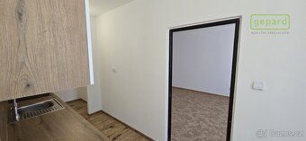 Pronájem panelového bytu o dispozici 1+1 a výměře 43m2 v prv