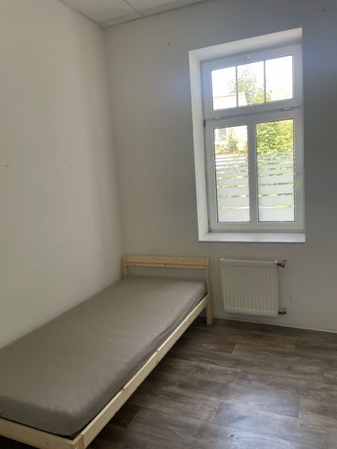 Pronajmu 2 spojené pokoje s vlastním WC a sprchovým koutem. 