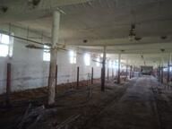 Předmětem prodeje je celkem 34311 m² pozemků a zázemí farmy,