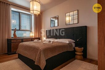 Představujeme vám výjimečný loftový byt, který spojuje moder