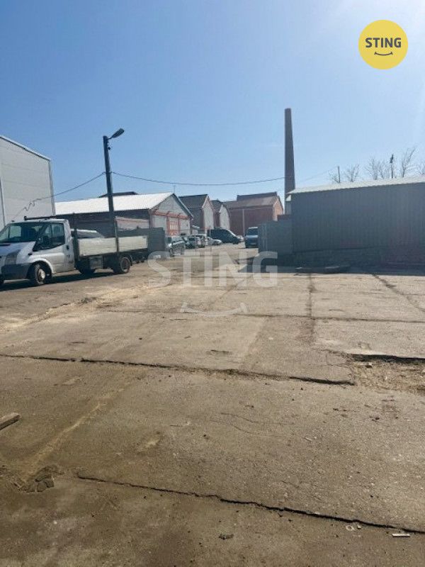 Nabízíme k pronájmu venkovní plochu o výměře cca 2 200 m², s