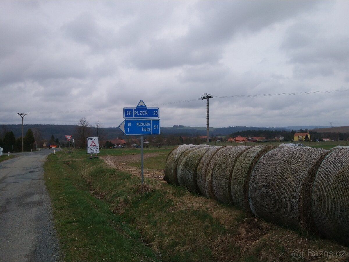 Prodám ornou půdu dobré bonity s přístupem z hlavní silnice,