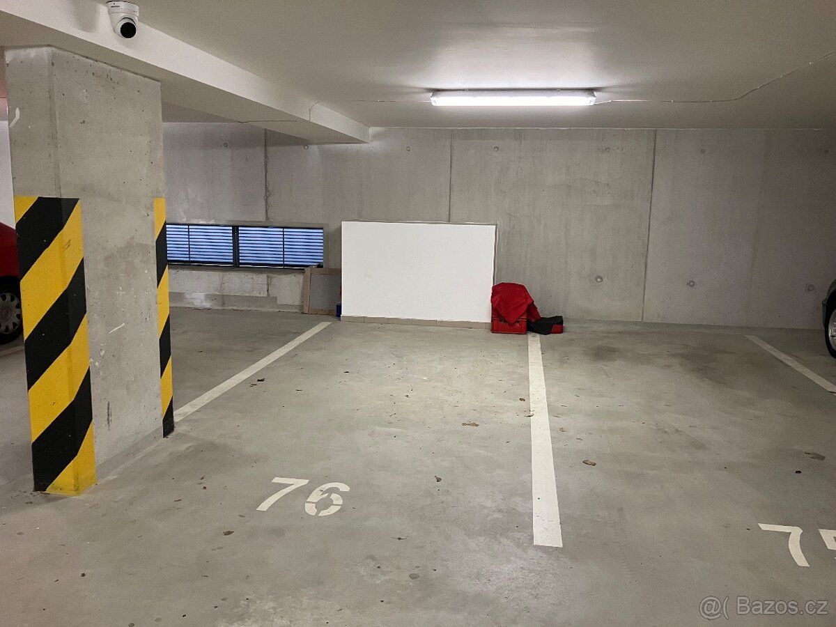 Nabízím Vám k pronájmu garážové stání v Olomouci, na ulici A