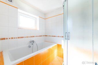 Nabízíme k prodeji prostorný rodinný dům 4+1 s užitnou ploch
