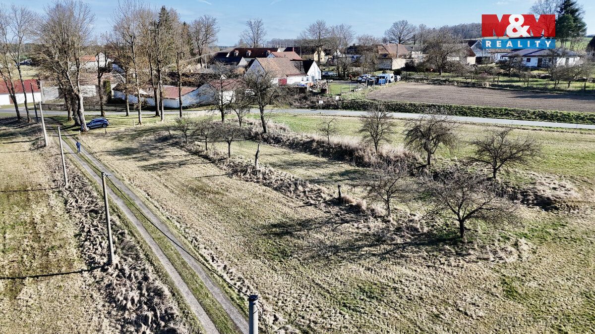 Prodej pozemku k bydlení 2 800m² celkem 3 158 m² v katastrál