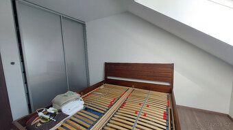 Nabízíme k pronájmu hezký rodinný dům s garáží, bezénem a za