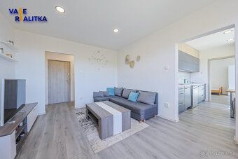 Nabízíme k pronájmu vzdušný a vybavený byt o dispozici 3+1 a