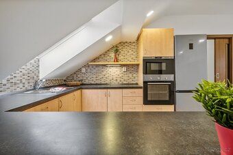 Prodej prostorné půdní nástavby 4+kk, 138 m² – Brno Husovice