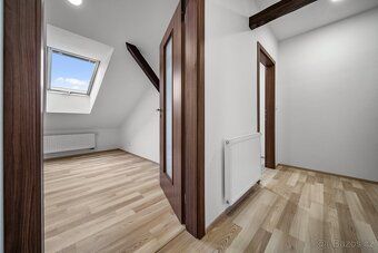 Prodej prostorné půdní nástavby 4+kk, 138 m² – Brno Husovice