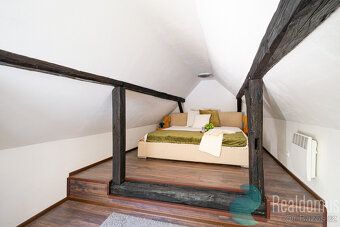 Tento dům s dispozicí 5+1 a užitnou plochou přes 180 m² se n