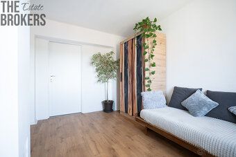 Prodej nově renovovaného rodinného domu 4+1 se zahradou a ga