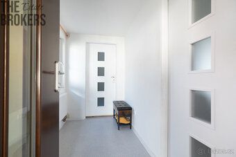 Prodej nově renovovaného rodinného domu 4+1 se zahradou a ga