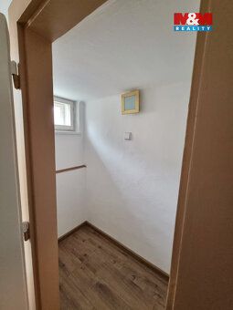 Nabízíme ke koupi v zastoupení majitele nájemní dům o 16 byt