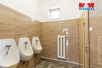 Nemovitost k prodeji, užívaná jako restaurace, stojí na vlas