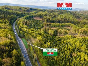 Komerční pozemek 900 m se základovou deskou a projektem u si