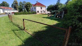 Obec Rokytno, 700m2, vjezd s bránou z ulice