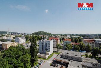 Hledáte prostorný, světlý byt s krásným výhledem nedaleko ce
