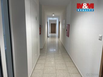 Hledáte moderní bydlení s příjemnou atmosférou a venkovním p