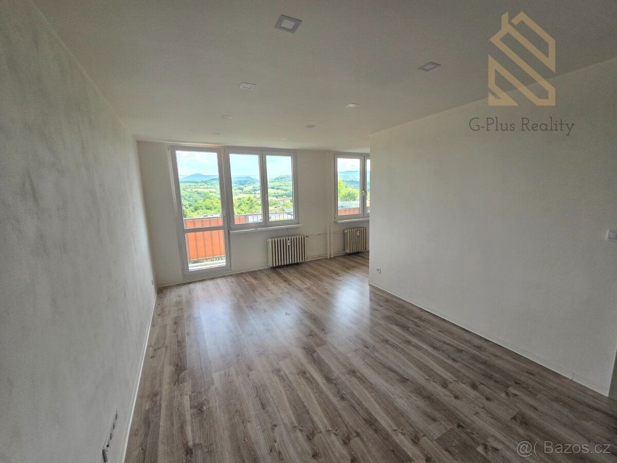 Nabízím k pronájmu světlý byt o dispozici 1+1 a výměře 34 m²