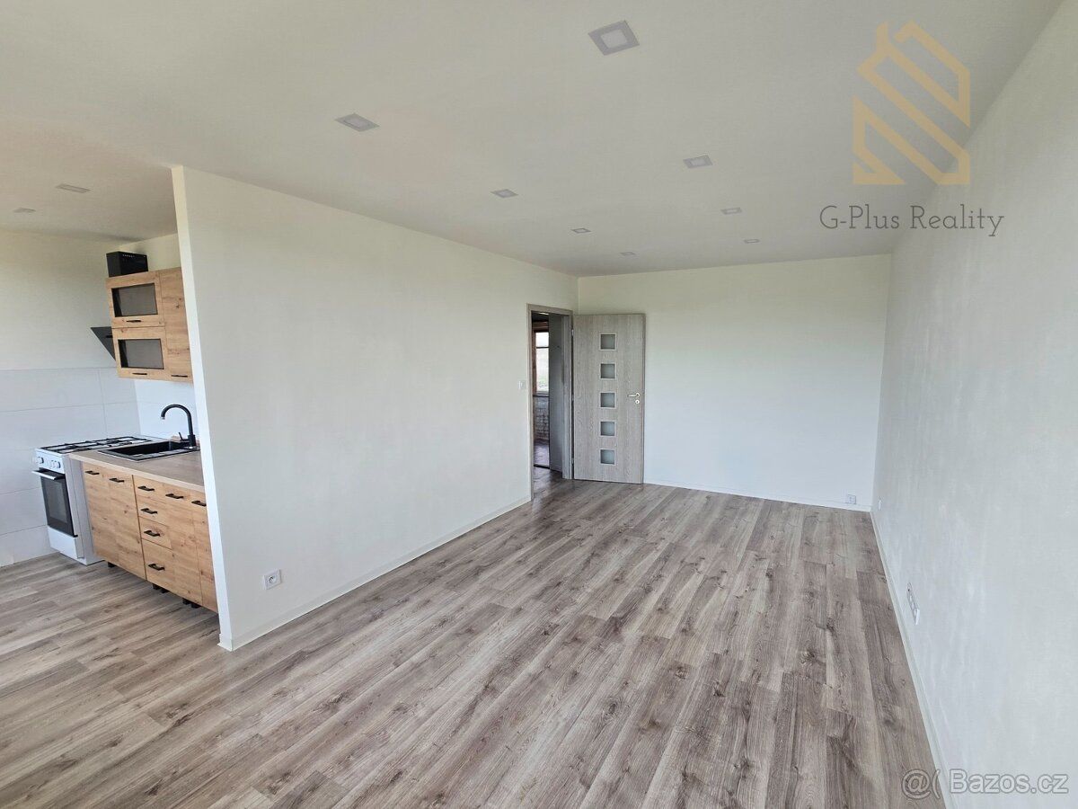 Nabízím k pronájmu světlý byt o dispozici 1+1 a výměře 34 m²