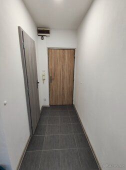 Pronajmu dlouhodobě byt 3+1 s balkónem ve Smiřicích.
Byt je 