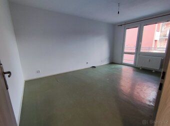 Pronajmu dlouhodobě byt 3+1 s balkónem ve Smiřicích.
Byt je 