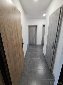 Pronajmu dlouhodobě byt 3+1 s balkónem ve Smiřicích.
Byt je 
