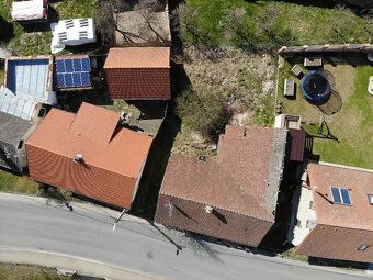Rodinný dům k rekonstrukci v obci Moravec – prostor pro bydl